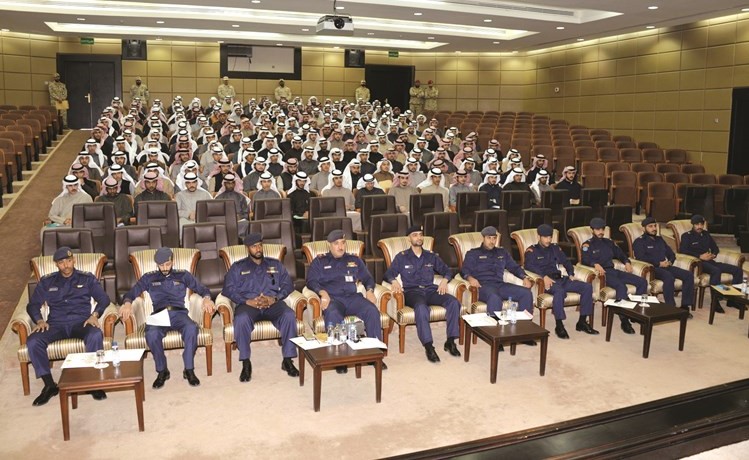 جانب من القيادات العسكرية والطلبة المقبولين خلال اللقاء التنويري﻿