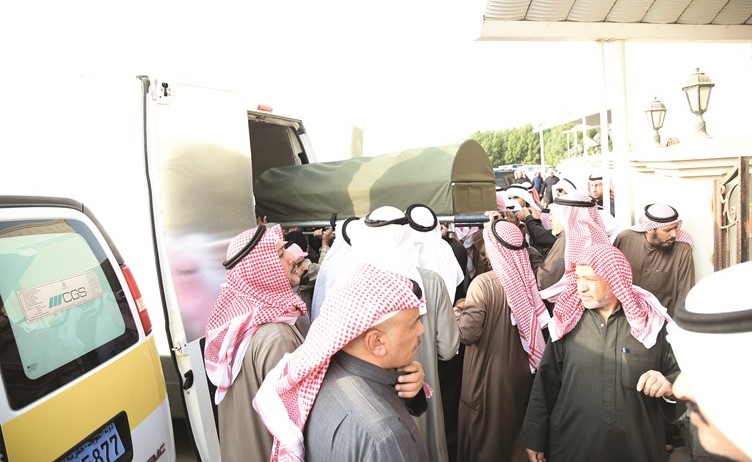 الحزن خيم على المشيعين ﻿