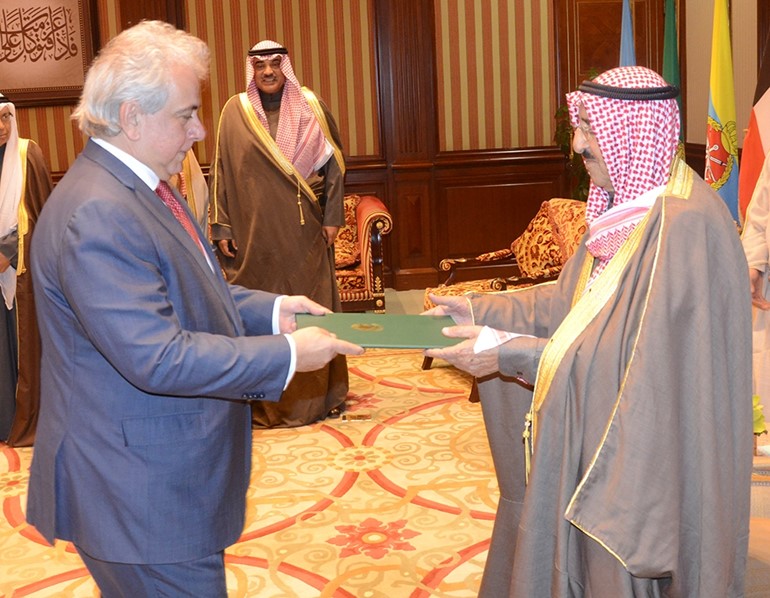 صاحب السمو الأمير الشيخ صباح الأحمد يتسلم أوراق اعتماد سفير البرازيل