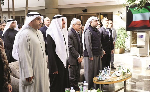 جانب من الحضور خلال النشيد الوطني الكويتي﻿