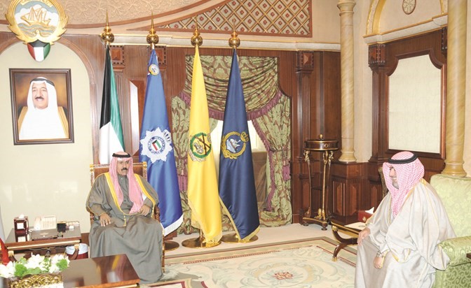 سمو ولي العهد الشيخ نواف الأحمد مستقبلا الشيخ ثامر العلي﻿