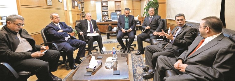 جلسة حوار حول البروتوكول بين يوسف خالد المرزوق وياسر رزق بحضور خالد طه وعلاء عبدالهادي ووائل كمال وحسام فتحي وعاصم الشيخ﻿