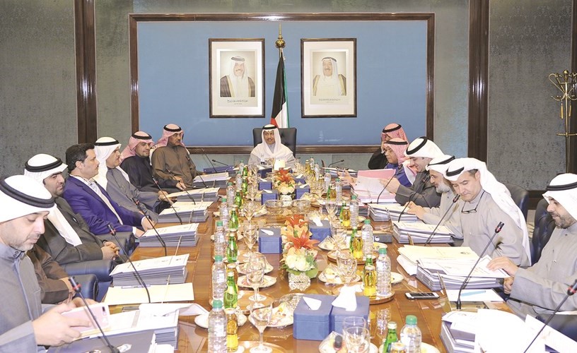 سمو رئيس مجلس الوزراء الشيخ جابر المبارك مترئسا اجتماع مجلس الوزراء أمس ﻿
