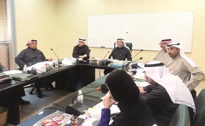 د. حسن كمال مترئسا اللجنة﻿