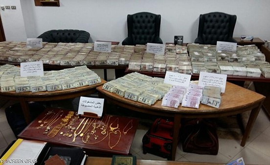 مصر.. "كنز" في منزل متهم بالرشوة