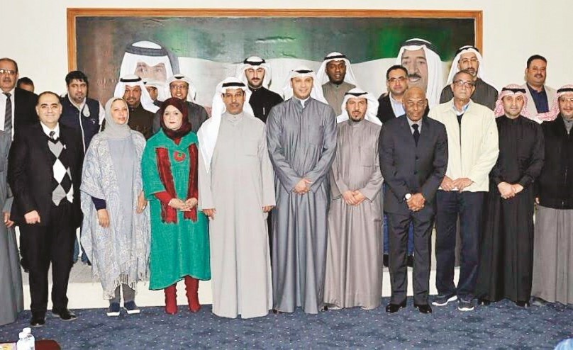 فليطح والهويدي مع الإعلاميين المكرمين في مبنى الهيئة ﻿