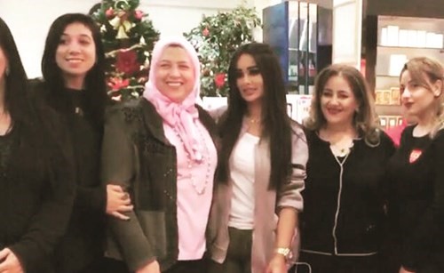 مرفت ابوغزالة تتوسط عهود العنزي وسها الشايب وفريق فياصل﻿
