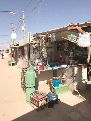 مشروع بقالة صغيرة لأحد اللاجئين﻿