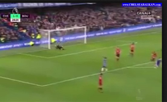 بالفيديو.. حارس بورنموث يحرم هازارد من هدف "رابونا" مذهل