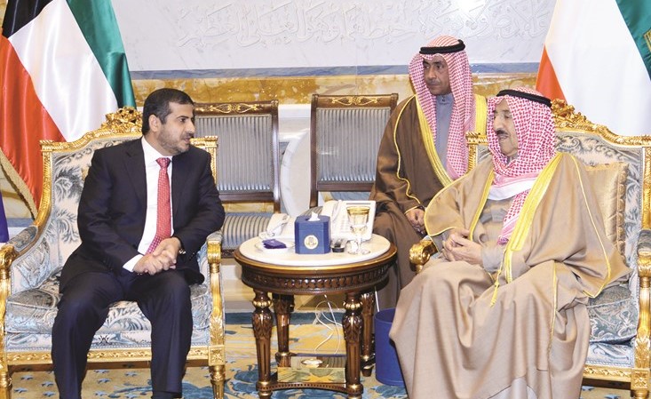 صاحب السمو الأمير الشيخ صباح الأحمد مستقبلا وزير النفط اليمني سيف الشريف﻿