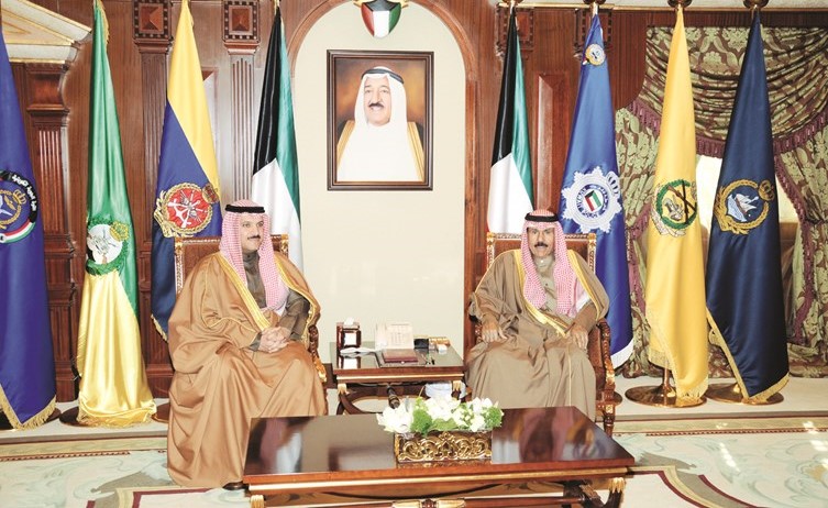سمو ولي العهد الشيخ نواف الأحمد مستقبلا د.محمد الهاشل﻿