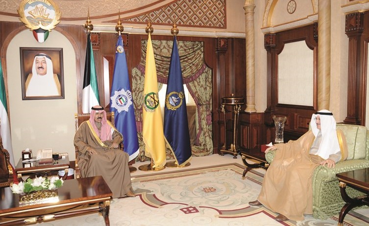 سمو ولي العهد الشيخ نواف الأحمد مستقبلا السفير عبدالعال القناعي﻿