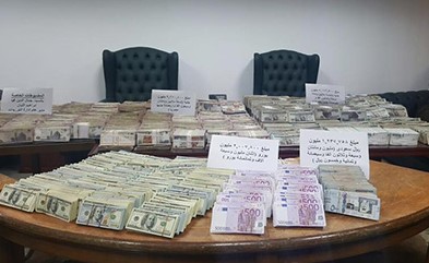 الفيديو الأول لأموال"مغارة على بابا"..150 مليون جنيه رشاوى !