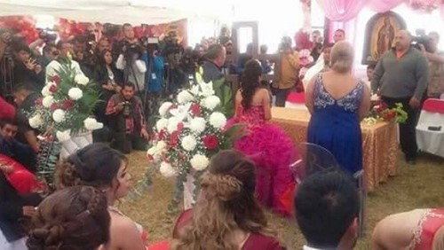 كيف تحول عيد ميلاد فتاة مكسيكية لاحتفال حضره الآلاف؟