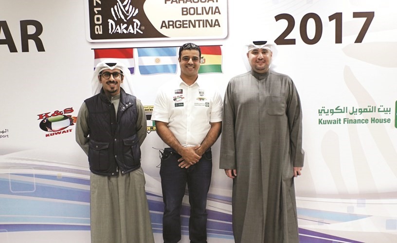 يوسف الرويح والربيعان وممثل العلاقات العامة في بيتك على هامش المؤتمر﻿