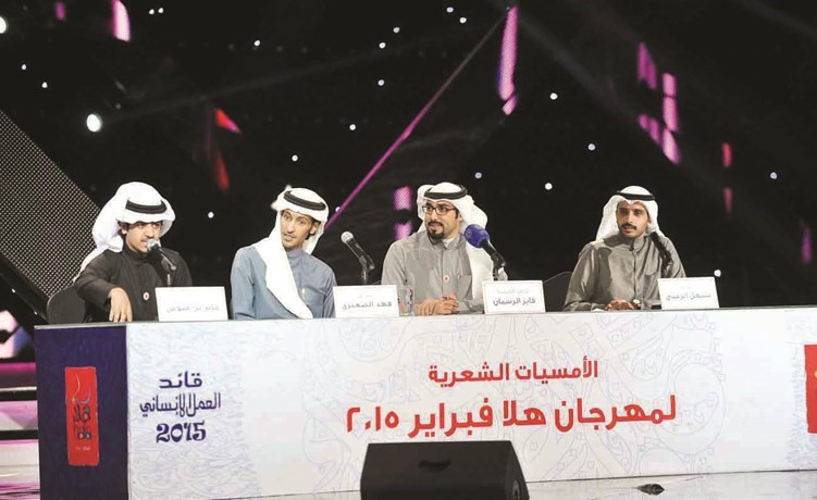فايز الرسمان أثناء إدارته لجلسة شعرية في هلا فبراير ٢٠١٥﻿