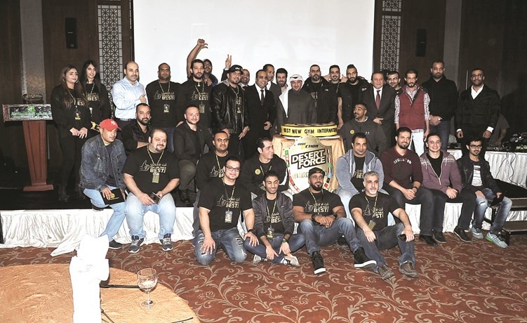 المشاركون المكرمون مع مدربيهم والمدير العام فواز الصالح	(زين علام)﻿
