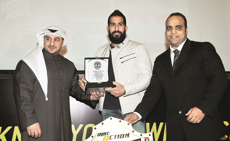 مدير عام جولدز جيم فواز الصالح مكرما البطل أسامة الصعيدي ﻿