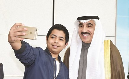 سيلفي شبابي على هامش الملتقى	(محمد هاشم)﻿
