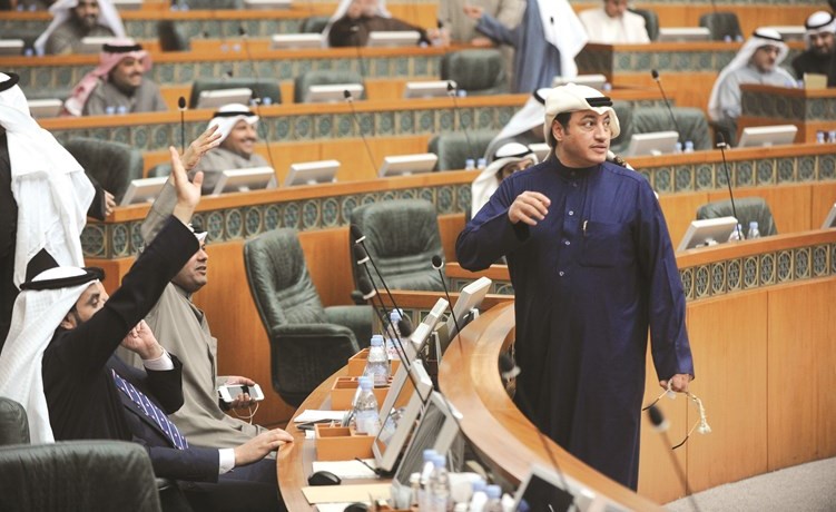 عسكر العنزي خلال الجلسة﻿