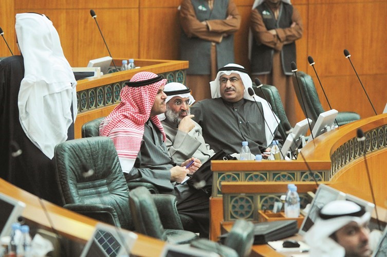 الشيخ سلمان الحمود وعبدالعزيز المطوع ومحمد الفارس﻿