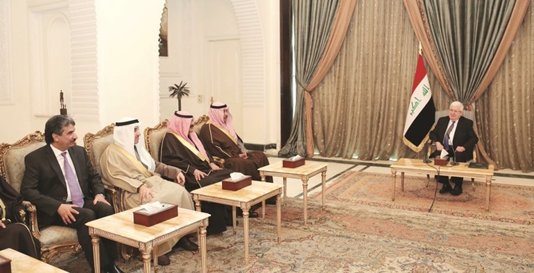 الرئيس العراقي د.فؤاد معصوم خلال لقائه مع الشيخ صباح الخالد ويبدو خالد الجارالله والشيخ د.أحمد ناصر المحمد والسفير سالم الزمانان﻿