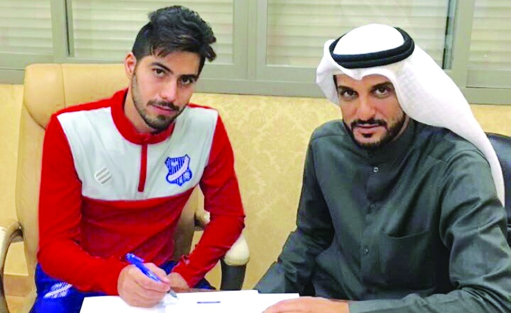 الصقر يوقع على عقد انتقاله بحضور المرشاد
