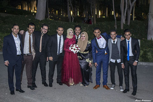 بالفيديو..عروسان مصريان يشعلان مواقع التواصل بمشاجرة من نوع خاص