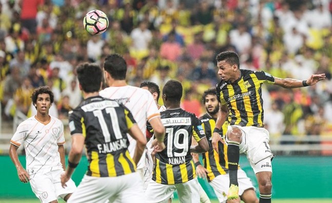 الاتحاد والشباب أول ناديين تلقيا عقوبات من فيفا ﻿