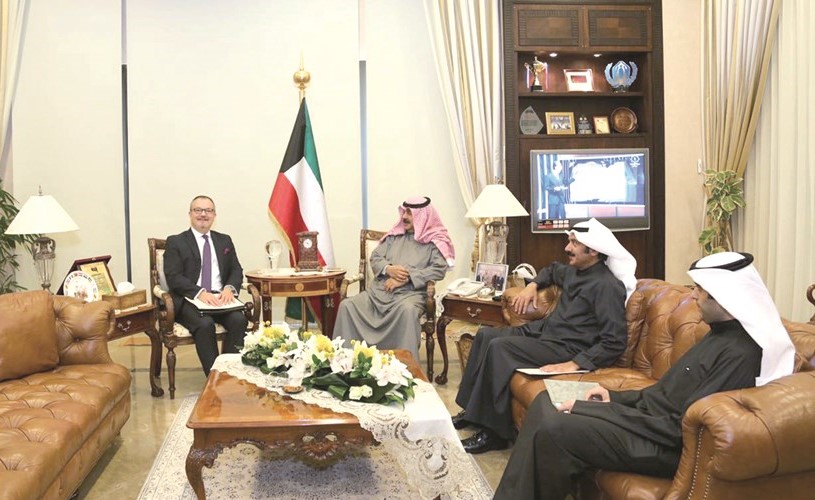 خالد الجارالله مستقبلا السفير ماثيو لودج ﻿