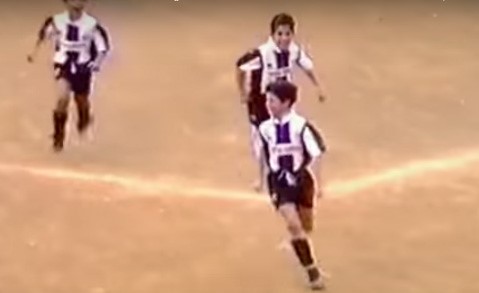 بالفيديو.. مشاهد نادرة لكريستيانو رونادو في صباه