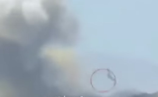 بالفيديو.. لحظة تطاير أشلاء قناص حوثي اصطادته المقاومة اليمنية بصاروخ موجه