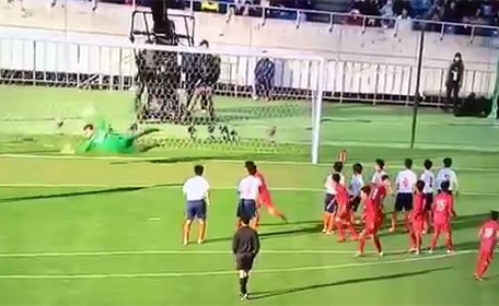 بالفيديو .. أغرب ركلة حرة مباشرة من إبداع اليابانيين