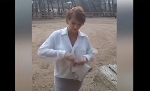 بالفيديو..3 ملايين مشاهدة لما فعلته هذه الشابة في العلن.. لن تصدقوا جرأتها!