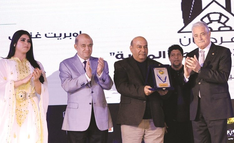 محافظ جنوب سيناء اللواء خالد فودة يكرم السفير محمد الذويخ و يمنحه درع المحافظة بحضور وزير السياحة المصري وابرار المسعود﻿