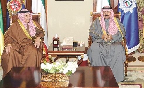 سمو ولي العهد الشيخ نواف الأحمد مستقبلا الشيخ خالد الجراح﻿