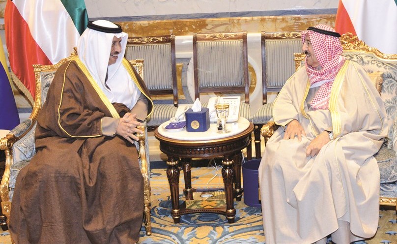 صاحب السمو الامير الشيخ صباح الاحمد مستقبلا سمو رئيس الوزراء الشيخ جابر المبارك ﻿