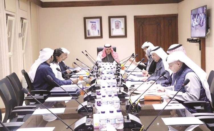 الشيخ سلمان الحمود مترئسا الاجتماع التاسع لمجلس إدارة هيئة الشباب ﻿