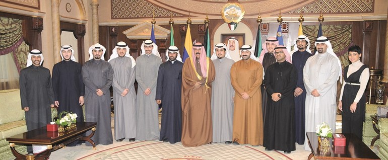 سمو ولي العهد الشيخ نواف الأحمد خلال استقباله ممثلي الهيئات الإدارية لطلبة جامعة الكويت وفروع الاتحاد الوطني لطلبة الكويت في عدد من الدول 