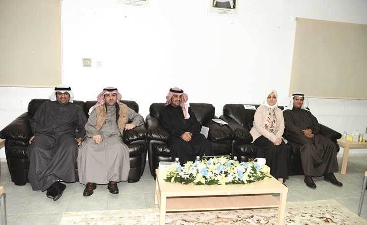 من اليمين عصام المرزوق وهند الصبيح وأنس الصالح وياسر أبل وخالد الروضان	(انور الكندري)﻿