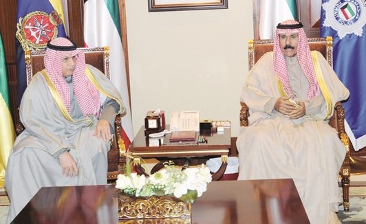 سمو ولي العهد الشيخ نواف الأحمد مستقبلا الشيخ خالد الجراح﻿