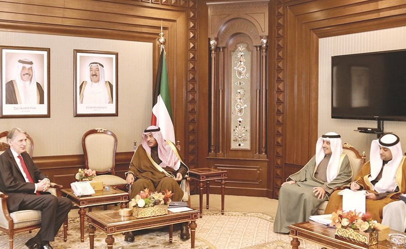 الشيخ صباح الخالد مستقبلا فيليب هاموند بحضور السفير الشيخ د.أحمد ناصر المحمد﻿