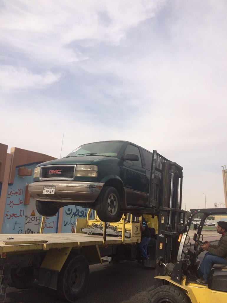 البلدية :حملة تنظيف لمنطقة كبد ورفع 6 سيارات مهملة من أسواق الجهراء
