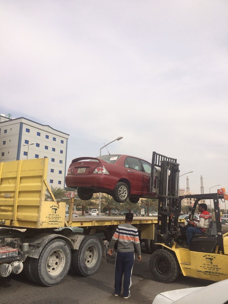 البلدية :حملة تنظيف لمنطقة كبد ورفع 6 سيارات مهملة من أسواق الجهراء