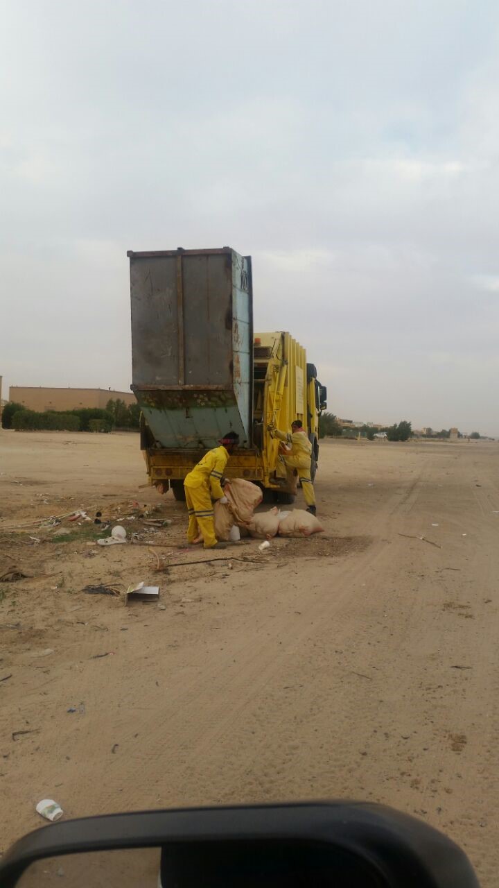 البلدية :حملة تنظيف لمنطقة كبد ورفع 6 سيارات مهملة من أسواق الجهراء