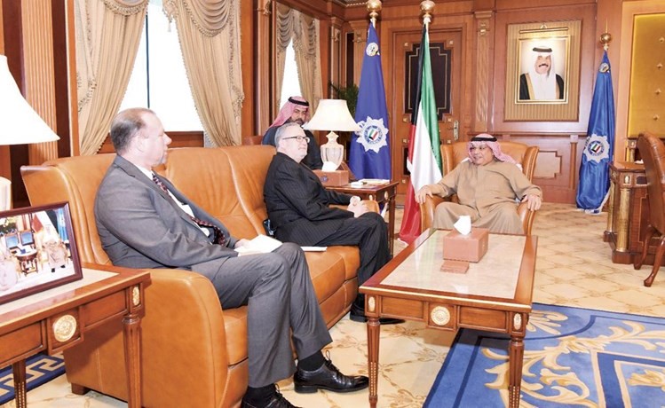 الفريق م.الجراح مستقبلا السفير الأميركي ﻿