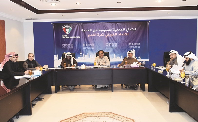 فواز الحساوي خلال ترؤسه اجتماع مجلس الادارة ﻿