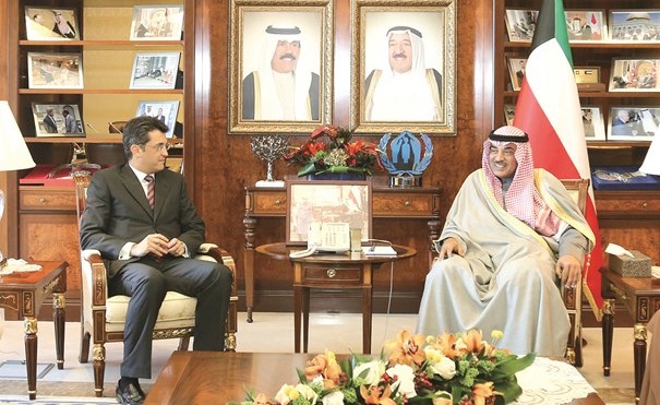 الشيخ صباح الخالد خلال استقباله سفير الاتحاد الأوروبي لدى البلاد﻿
