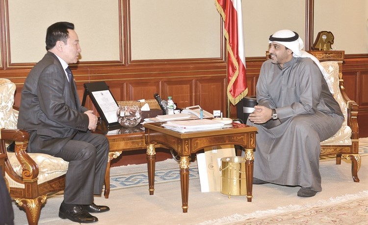 الشيخ محمد العبدالله مستقبلا سفير كوريا الديموقراطية سوتشانغ سيك﻿