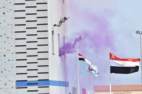 السيسي يتفقّد تطويرات «سفاجا».. ويرفع العلم فوق الحاملة «جمال عبدالناصر»